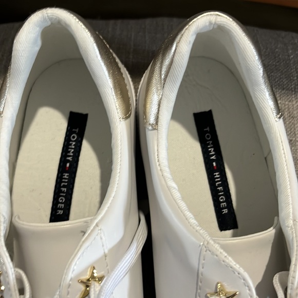 Tommy Hilfiger shoes white Size 8M new with tag - Picture 4 of 8